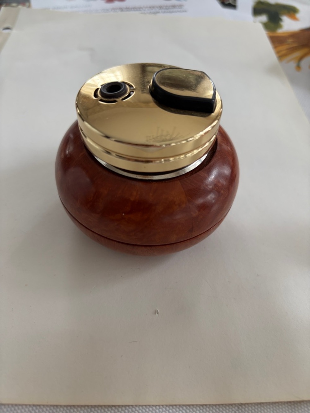Vintage Round Table cigar Lighter in Gold and Brown